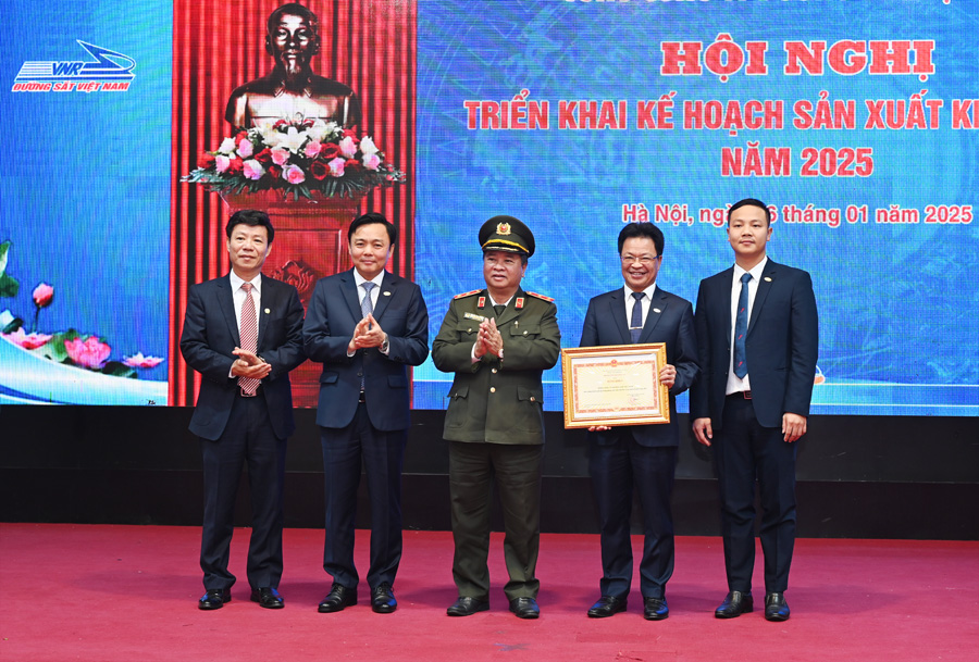 Thúc đẩy du lịch từ ngành Đường sắt Việt Nam- Ảnh 4. Thúc đẩy du lịch từ ngành Đường sắt Việt Nam- Ảnh 4.